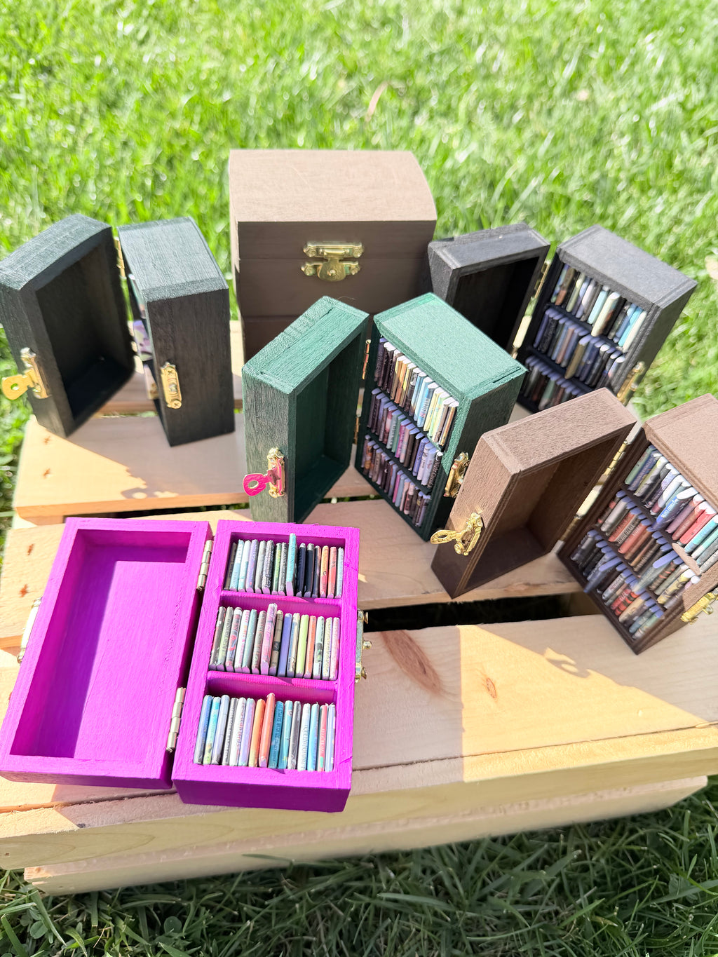 Mini Bookshelves with Removable Books